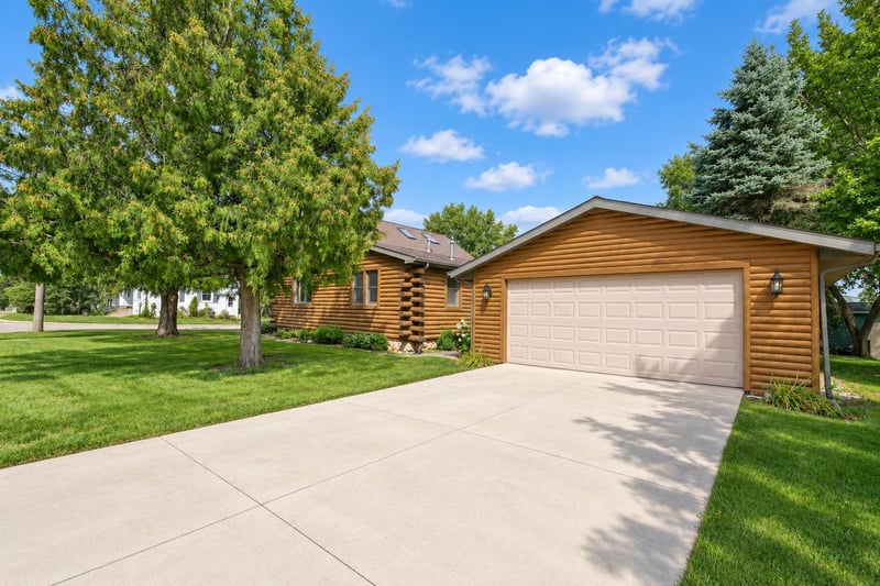 525 N 7th St, Winneconne, WI 54986
