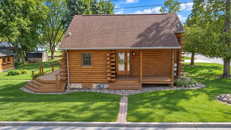 525 N 7th St, Winneconne, WI 54986