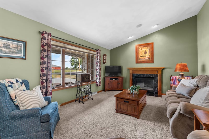 N1937 Farrell Rd, Kaukauna, WI 54130
