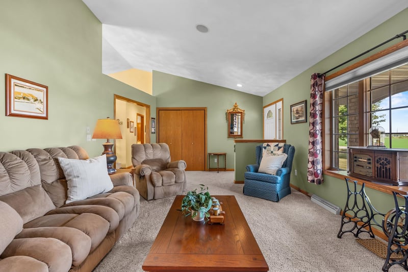 N1937 Farrell Rd, Kaukauna, WI 54130