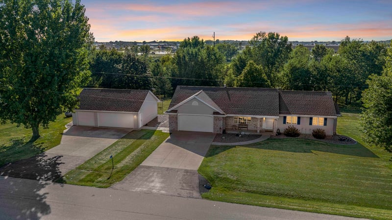 N1937 Farrell Rd, Kaukauna, WI 54130