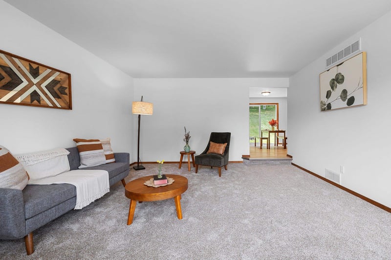 827 Hillcrest Hts, Green Bay, WI 54313