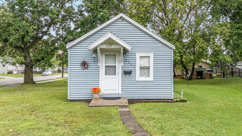 2303 N Main St, Oshkosh, WI 54901