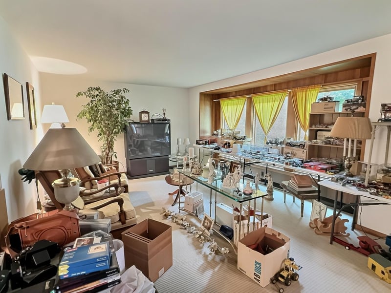2573 Oregon St, Oshkosh, WI 54902