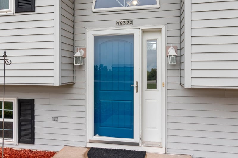 W9322 Oakwood Dr, Hortonville, WI 54944