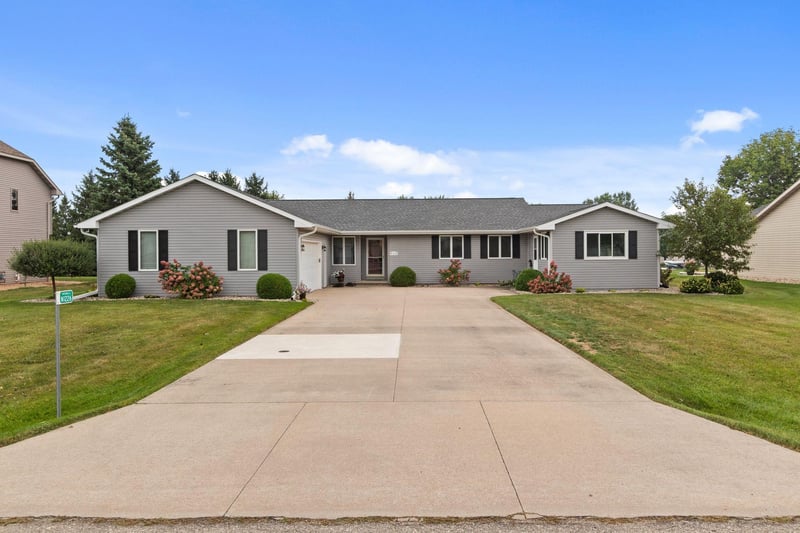 N1226 Thrush Dr, Greenville, WI 54942