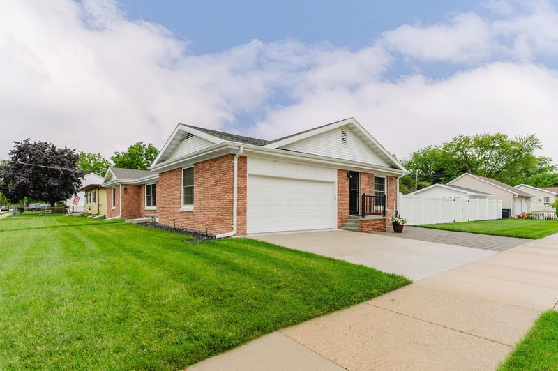 1433 Hazel St, Oshkosh, WI 54901