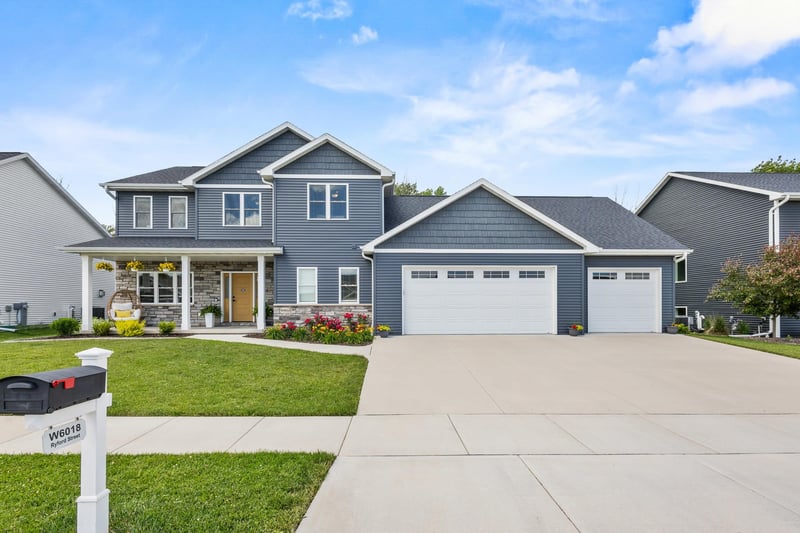 W6018 Ryford St, Menasha, WI 54952