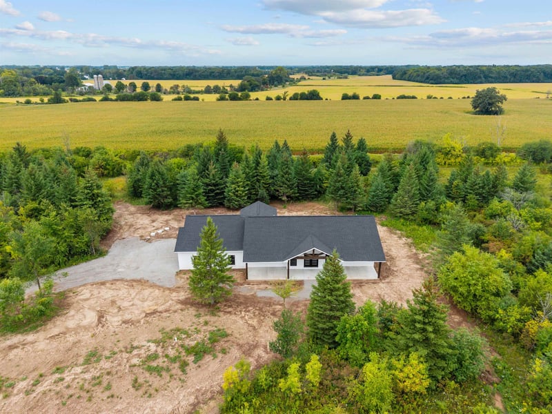 2822 Nekimi Ave, Oshkosh, WI 54902