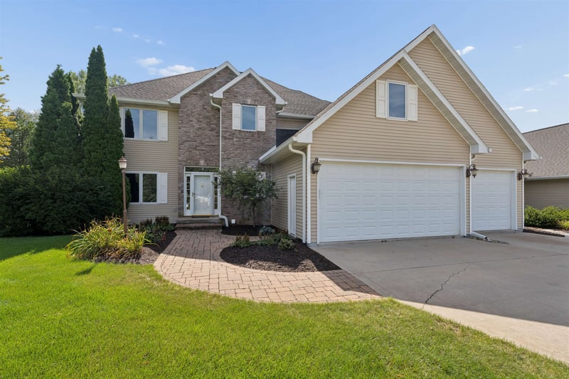 N1030 Spring Valley Dr, Hortonville, WI 54944