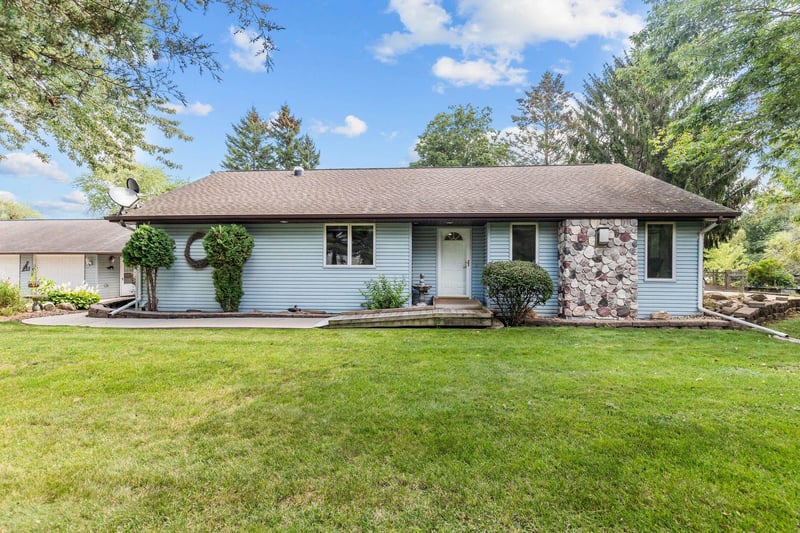 8443 Oconnells Resort Rd, Winnebago, WI 54986-9372