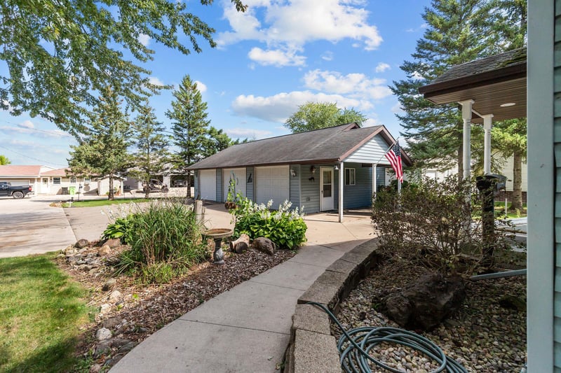 8443 Oconnells Resort Rd, Winnebago, WI 54986-9372