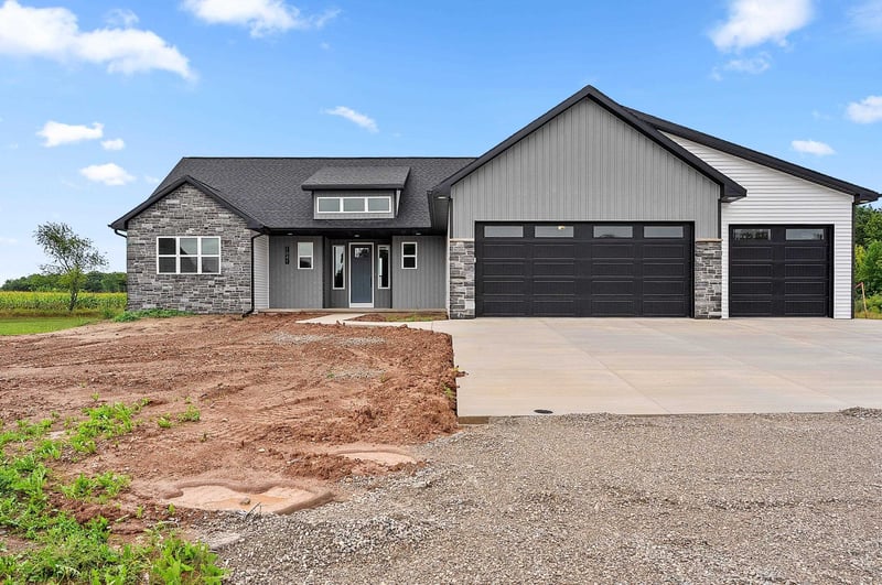 1041 Sandpiper Dr, Menasha, WI 54952