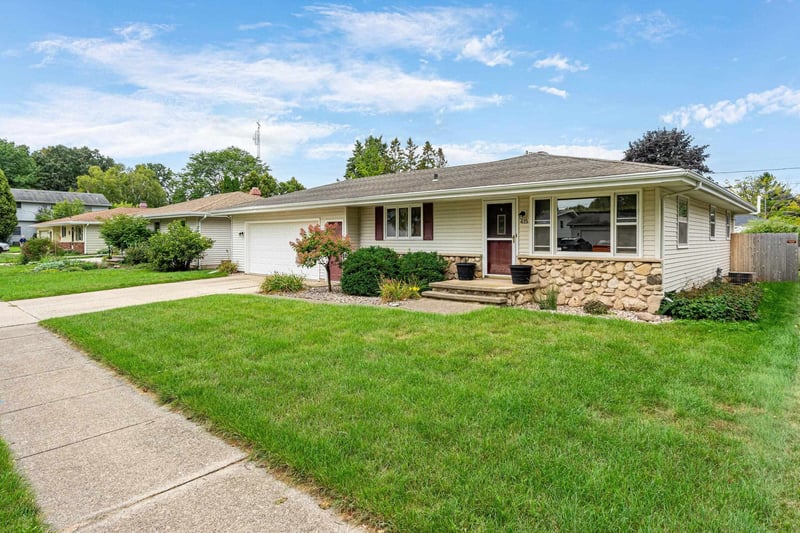 415 S Midpark Dr, Appleton, WI 54915-3528