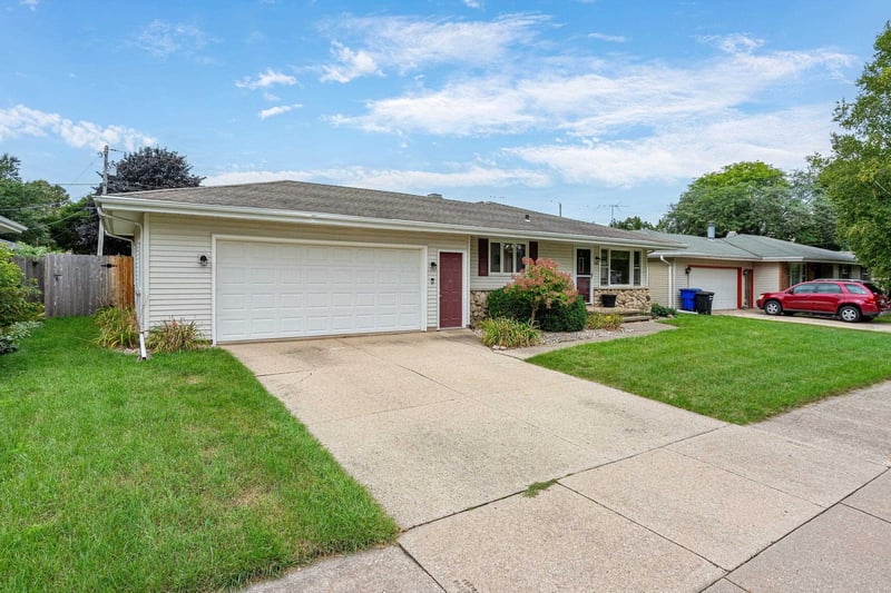 415 S Midpark Dr, Appleton, WI 54915-3528