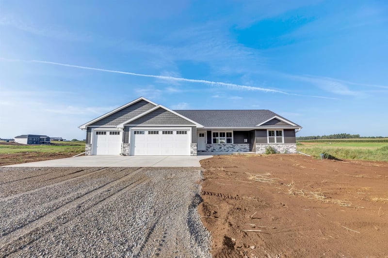 3735 Harolds Way, Suamico, WI 54313