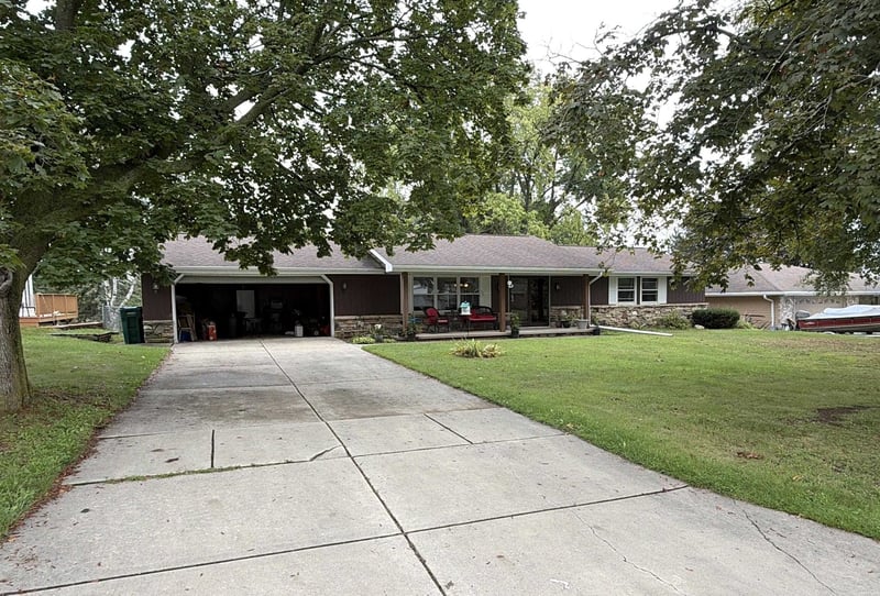 822 Moon Dr, Green Bay, WI 54313