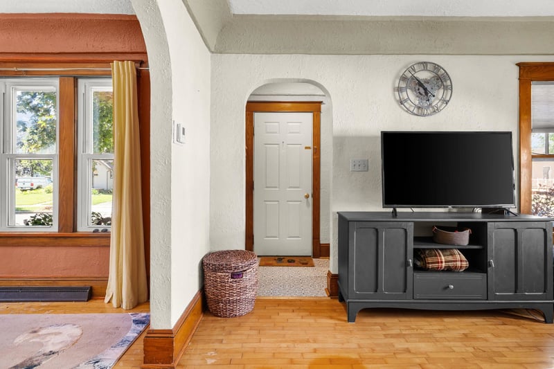 328 Oak St, Menasha, WI 54952