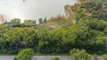 Leonard Point Rd #4, Oshkosh, WI 54904