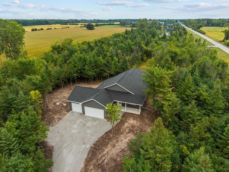 2858 Nekimi Ave, Oshkosh, WI 54902