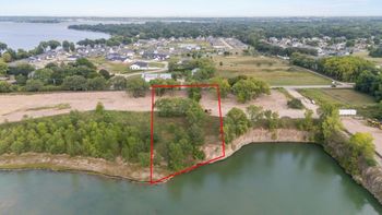 Leonard Point Rd #10, Oshkosh, WI 54904
