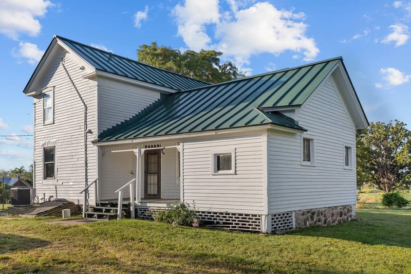 8553 Wolf River Rd, Fremont, WI 54940