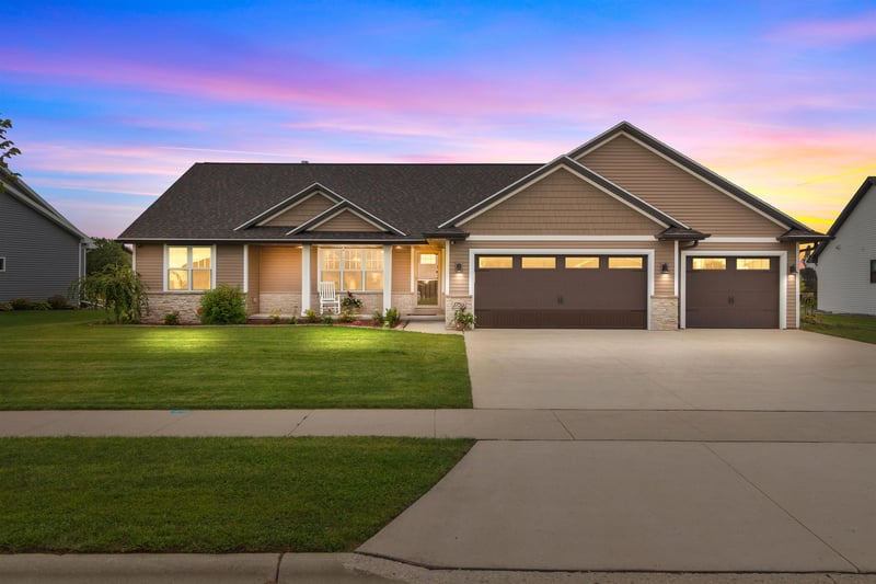 1756 Red Oak St, Green Bay, WI 54313