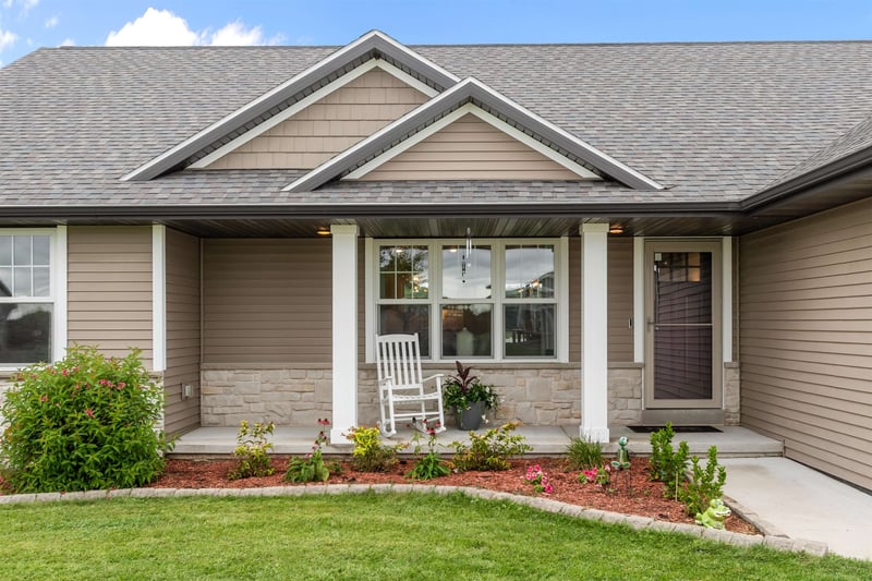 1756 Red Oak St, Green Bay, WI 54313