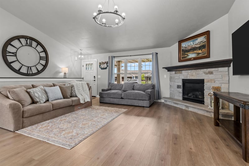 1756 Red Oak St, Green Bay, WI 54313