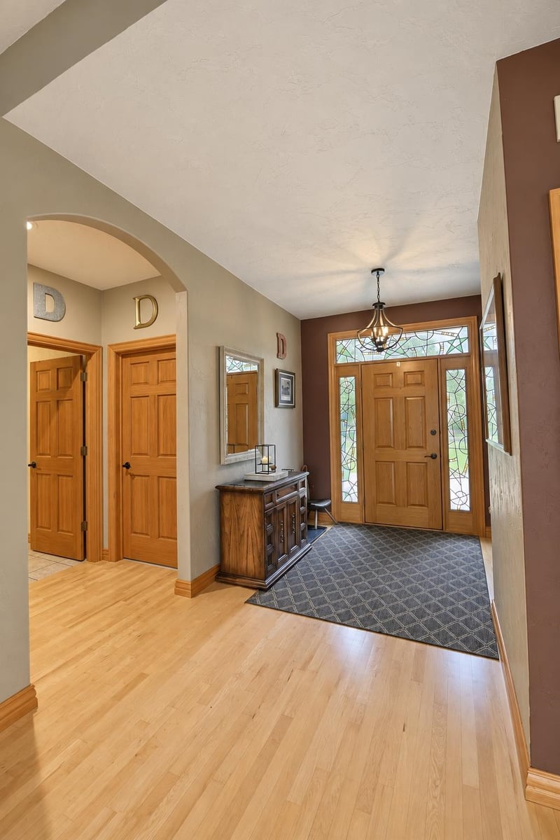 W9795 Stone Crest Dr, Hortonville, WI 54944