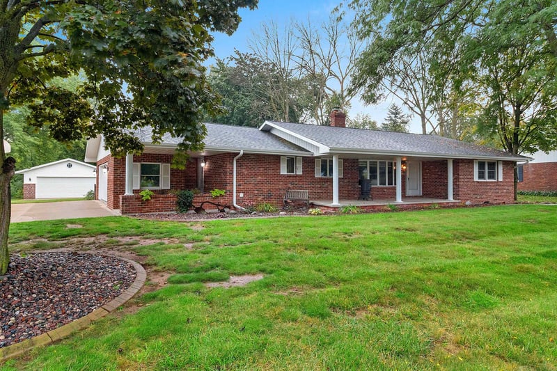 608 Woodside Dr, Seymour, WI 54165-1561