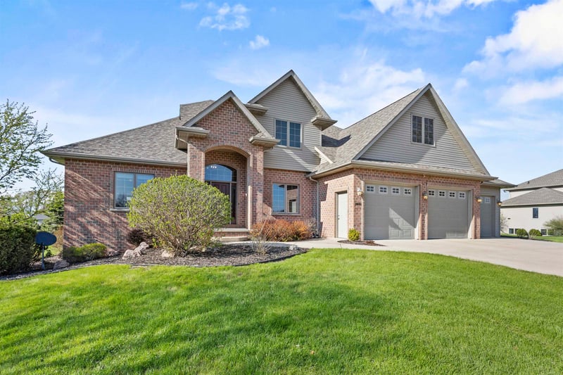 2481 Copper Ln, Green Bay, WI 54311