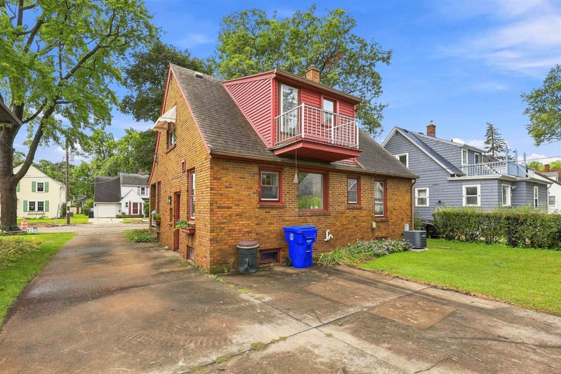 1204 W Oklahoma St, Appleton, WI 54914
