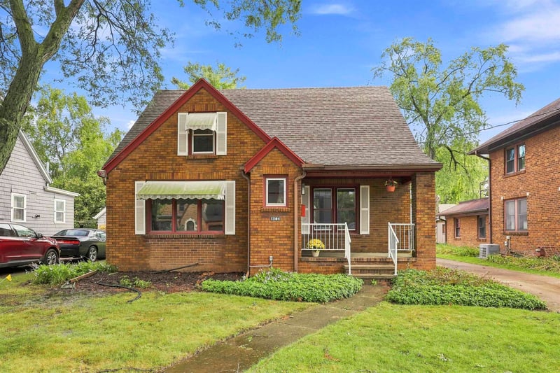 1204 W Oklahoma St, Appleton, WI 54914