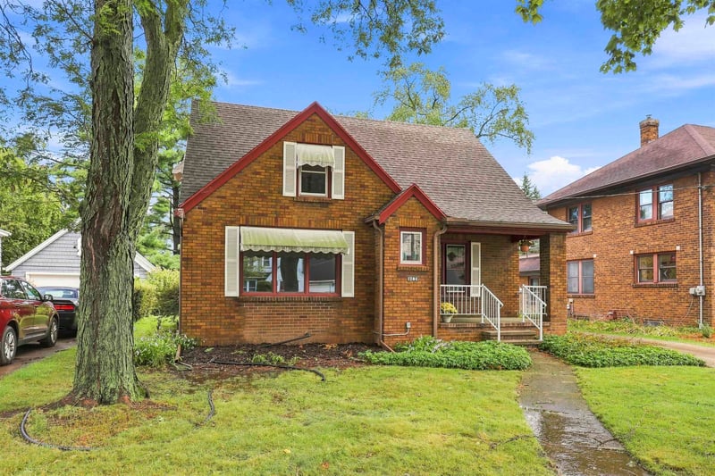 1204 W Oklahoma St, Appleton, WI 54914