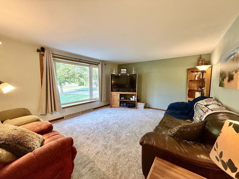2829 Sheldon Dr, Oshkosh, WI 54942