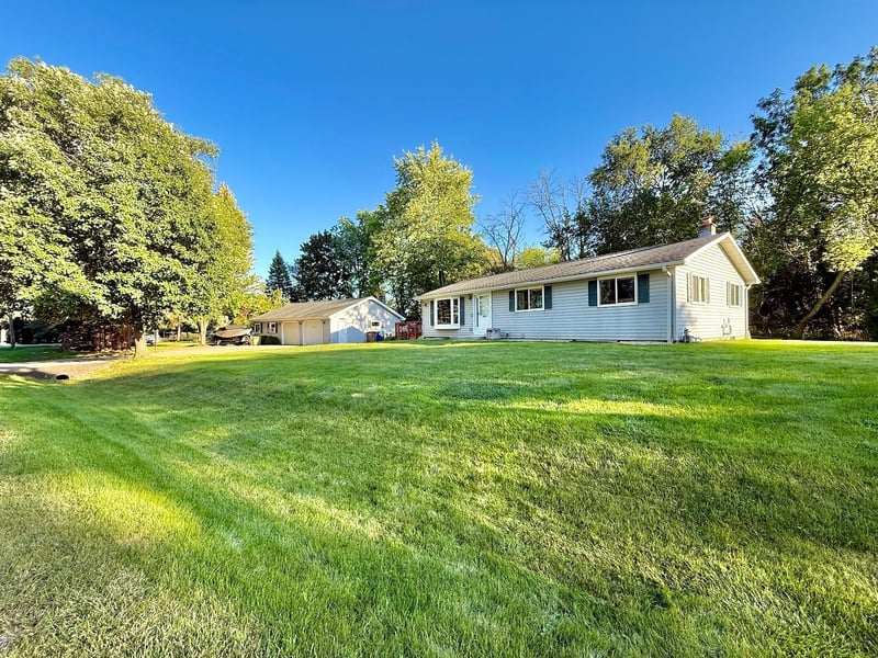 2829 Sheldon Dr, Oshkosh, WI 54942