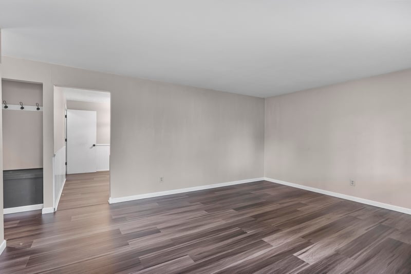 1200 Fieldcrest Dr, Menasha, WI 54952