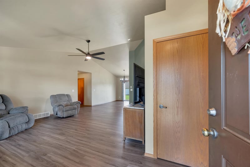 1756 Lemon Ln, De Pere, WI 54115