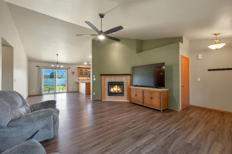 1756 Lemon Ln, De Pere, WI 54115
