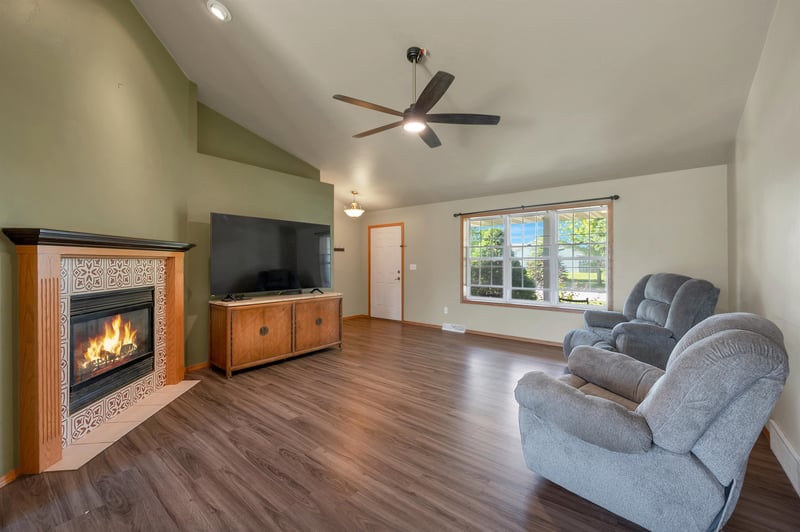 1756 Lemon Ln, De Pere, WI 54115