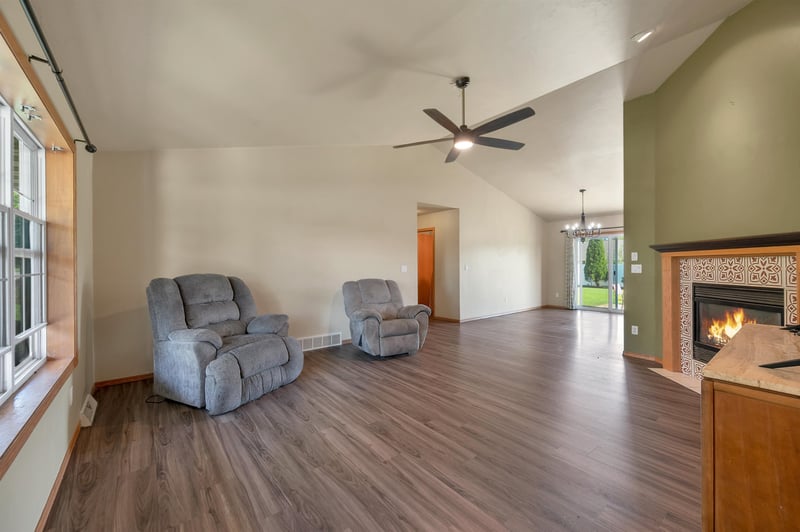 1756 Lemon Ln, De Pere, WI 54115