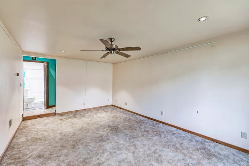 124 W Cecil St, Neenah, WI 54956