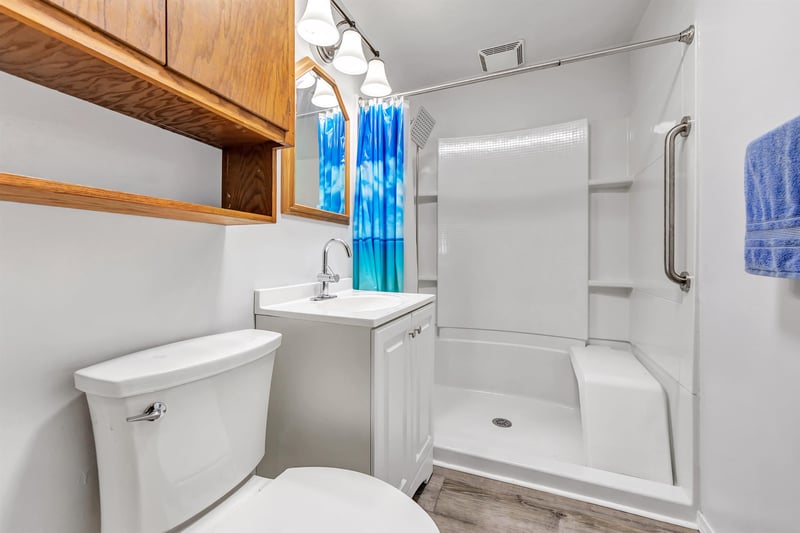 124 W Cecil St, Neenah, WI 54956