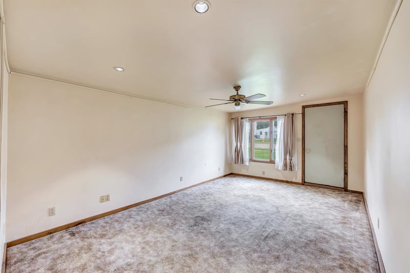 124 W Cecil St, Neenah, WI 54956