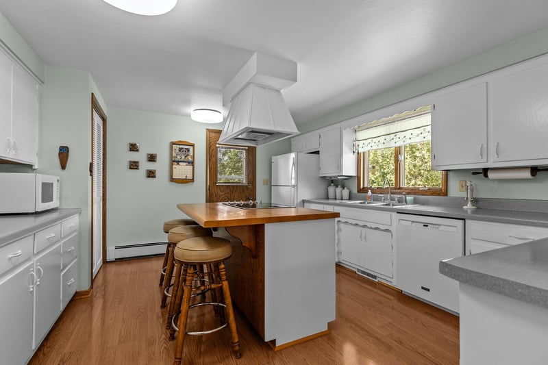 W596 Birch Dr, Pulaski, WI 54163-8528