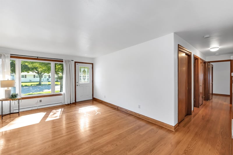 1237 N Locust St, Green Bay, WI 54303