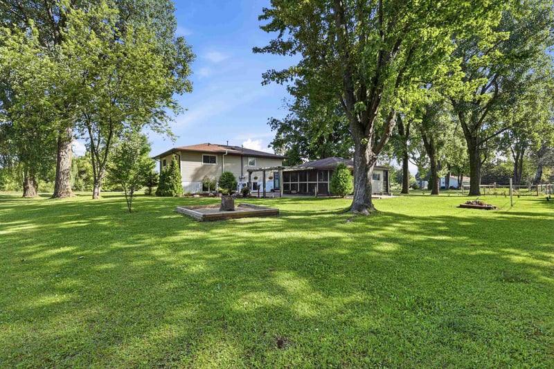 1931 Sky Ranch Ave, Oshkosh, WI 54904