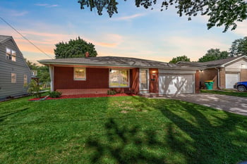 2027 Hillview Dr, Green Bay, WI 54302