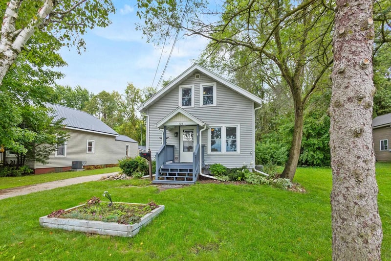 704 E Center St, Shawano, WI 54166